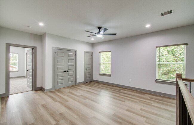 Building Photo - 1065 South Ln