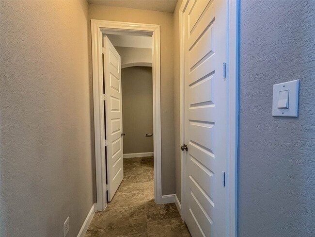 Building Photo - 25639 Kearsley Dr