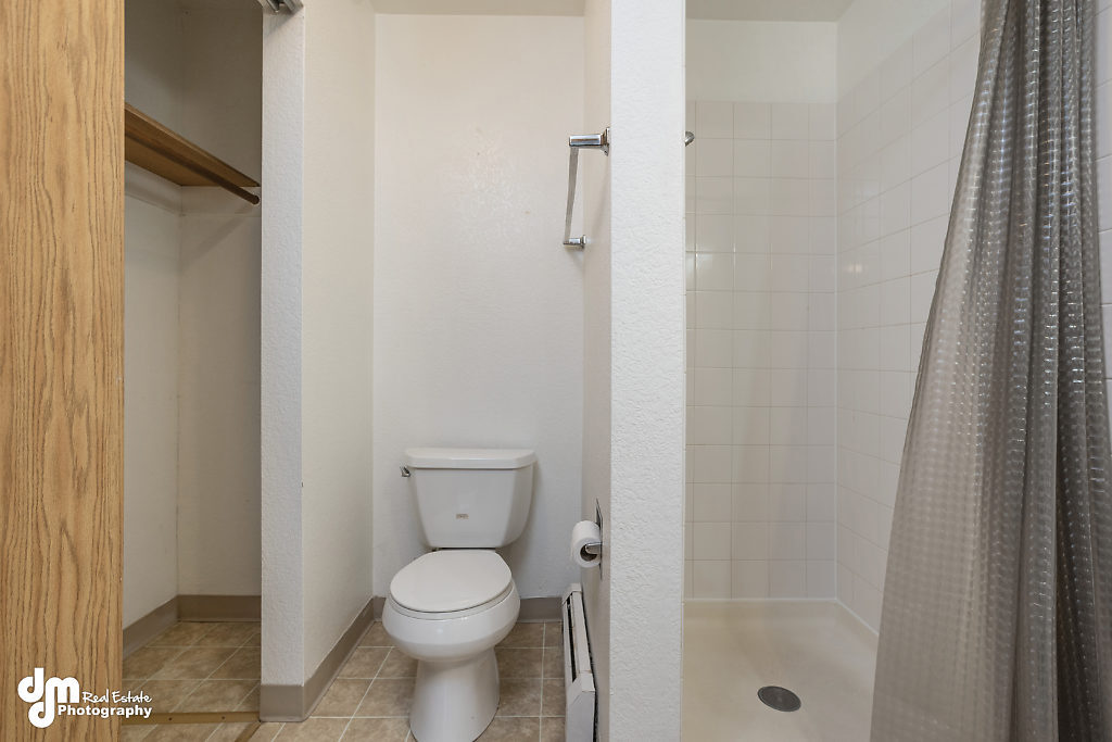 Building Photo - 1180 N Elsinore Ave