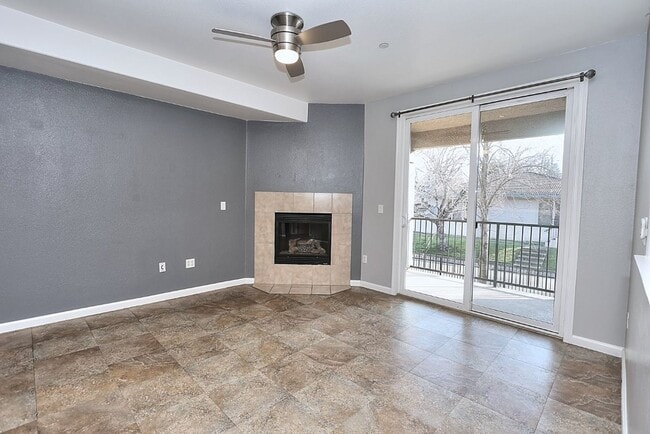Building Photo - Beautiful Condo in Gated Community for Rent!