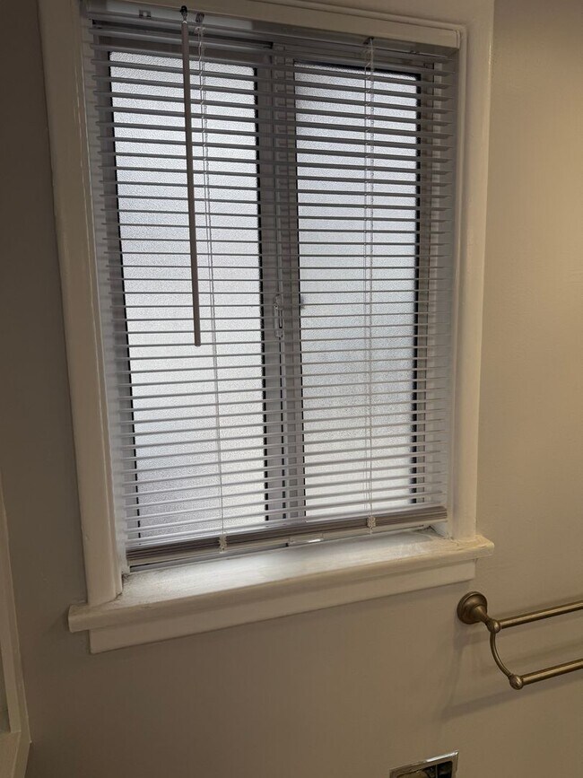 Building Photo - Studio Apartment -Open House  Tuesday and Thursday at 5pm