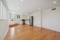 Building Photo - 125 Bayview Ave