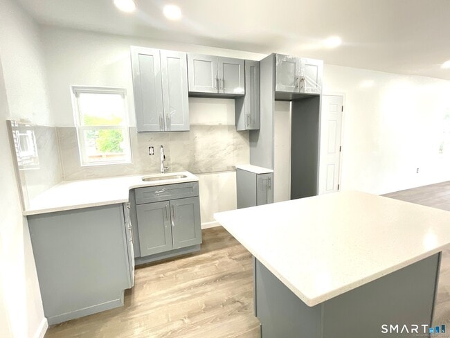 Building Photo - 32 Lester St