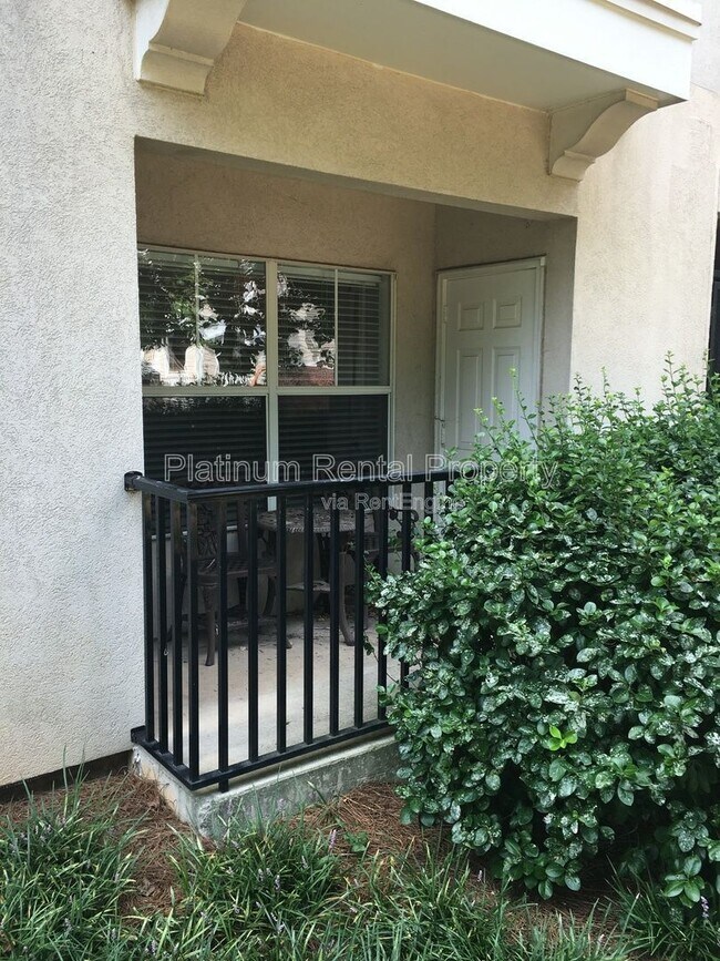 Building Photo - 1850 Cotillion Dr