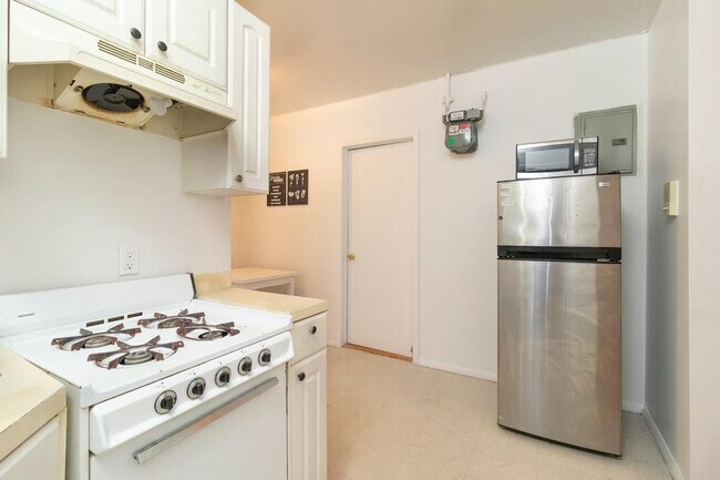 Building Photo - 316 E 96th St