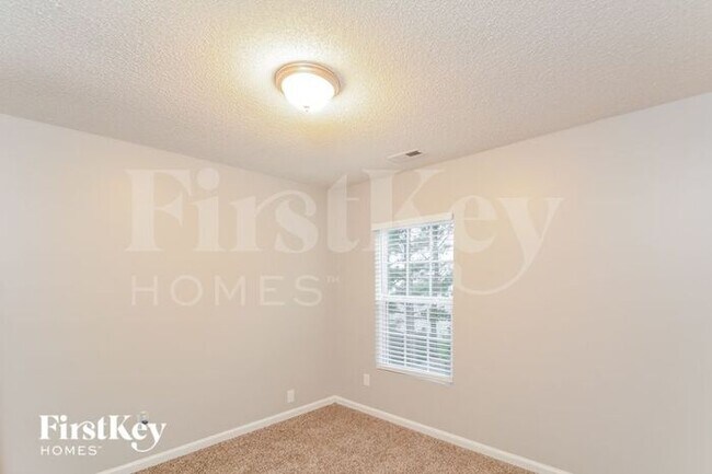Building Photo - 125 N Honey Springs Ave