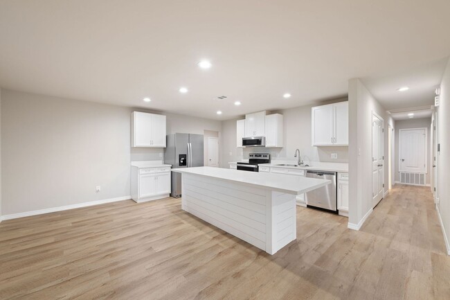 Building Photo - Gorgeous 4/2 Renovated Home in the Heart o...