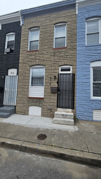 Building Photo - 814 N Port St