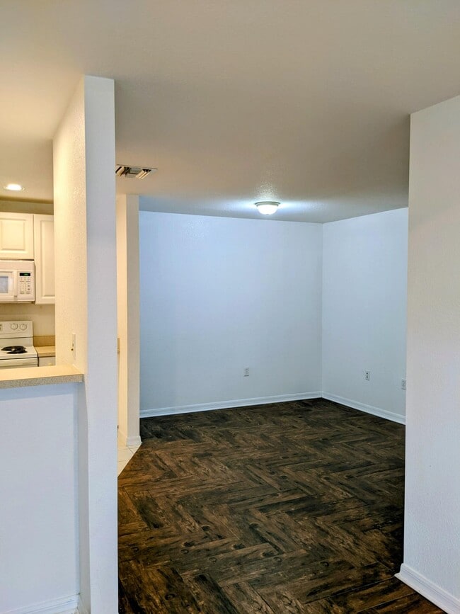 Building Photo - 1804 Blue Heron Ln