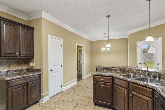 Building Photo - Fields Crossing Home Available Now