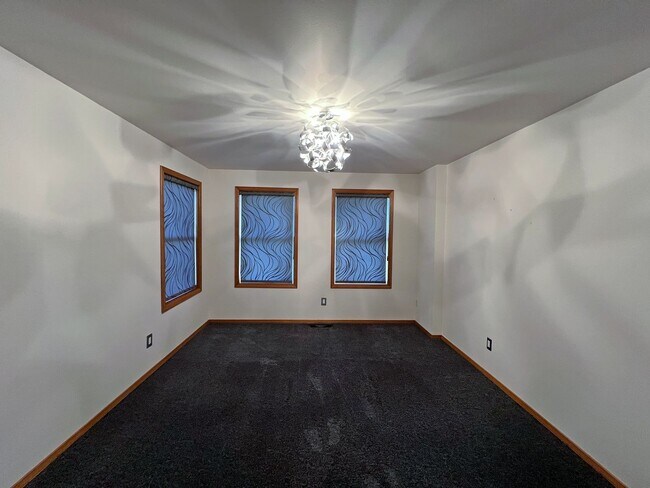 Building Photo - Stunning 4 Bedroom 2.5 Bath with Peek-a-Boo View of Puget Sound