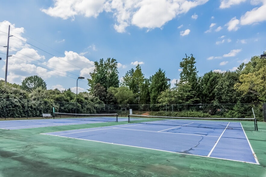 Building Photo - 4937 Lake Park Ln