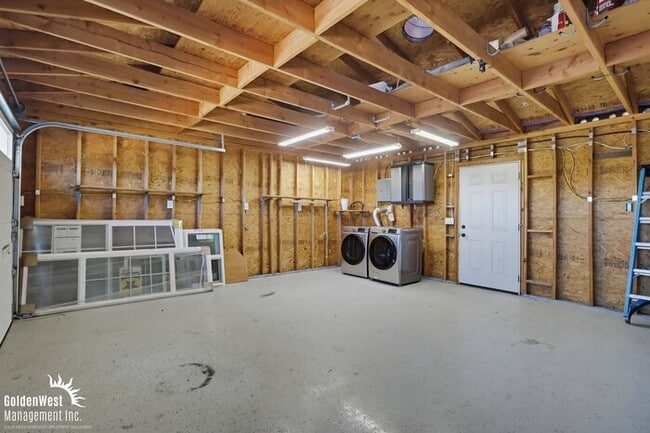 Building Photo - Updated 3Bdm 2Ba Single Story Home with Detached Garage in the Heart of Lakeside