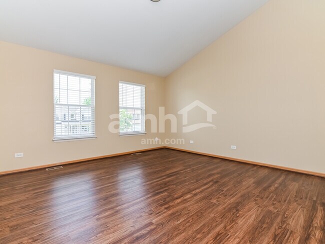 Building Photo - 204 Winding Trl