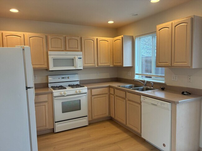 Building Photo - 1302 NE Tucson Way