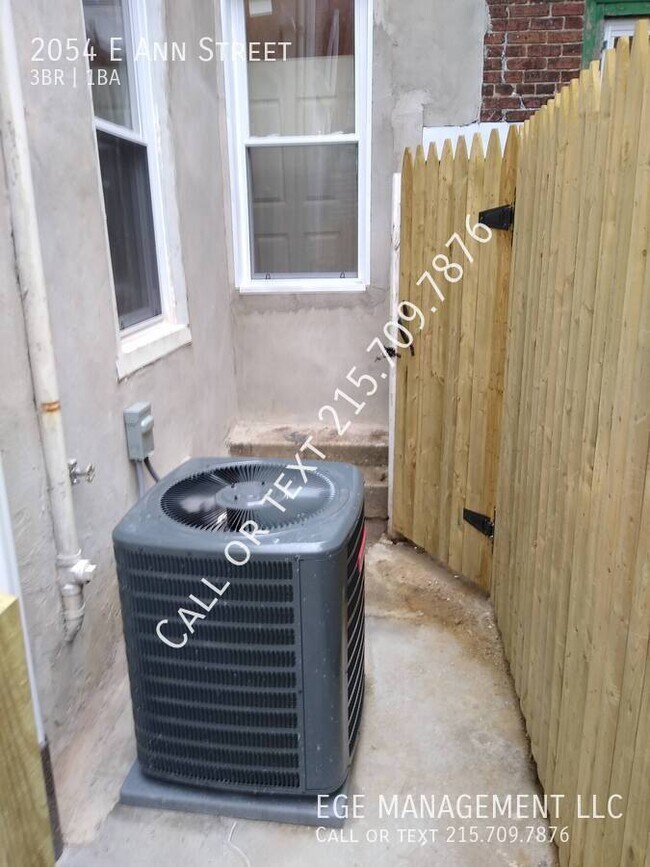 Building Photo - 2054 Ann St