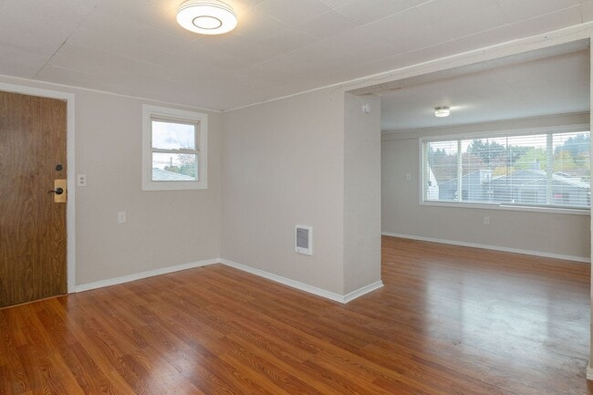 Building Photo - 9041-9049 NE Sandy Blvd