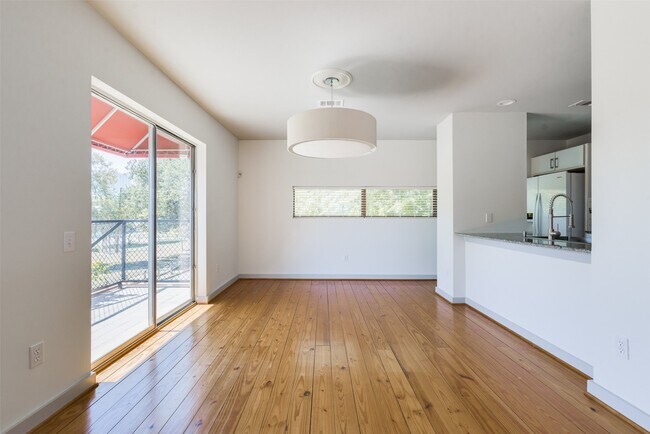 Building Photo - 2605 Calumet St