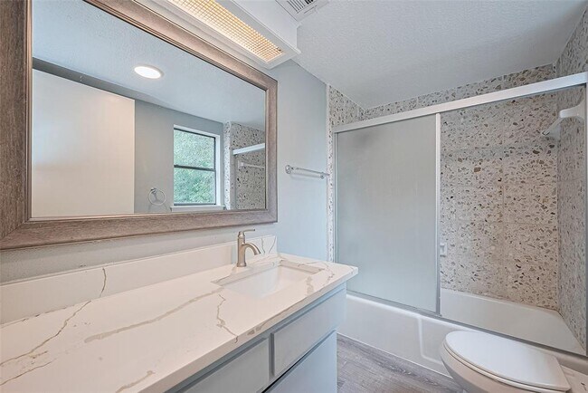 Building Photo - 2107 Shadowbriar Dr