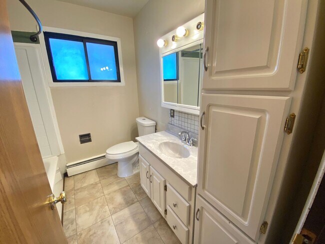 Building Photo - 2 Bedroom Duplex