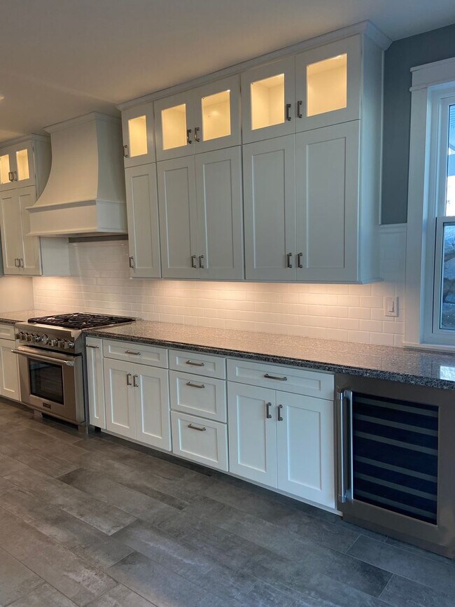 Building Photo - Beautifully remodeled 3 Bdrm+Master retrea...