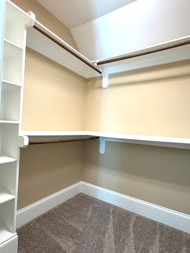 Building Photo - 3658 Pleasants Ridge Dr