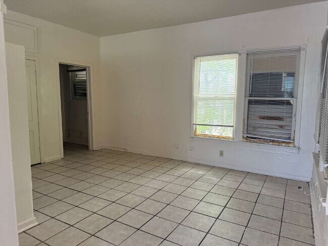 Building Photo - 4309 Fredericksburg Rd