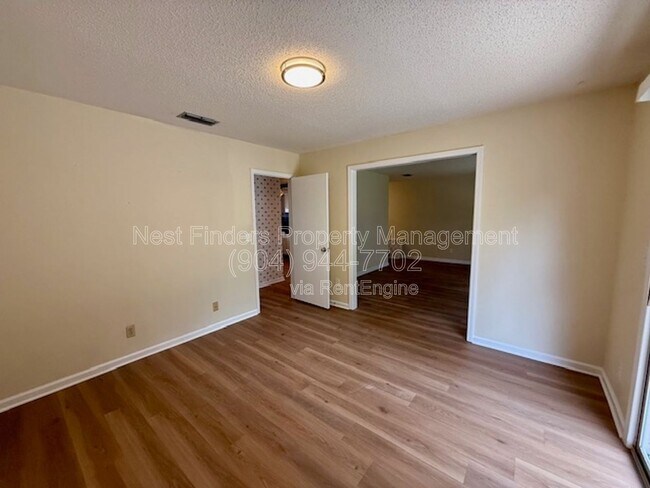 Building Photo - 5907 Gumwood Dr