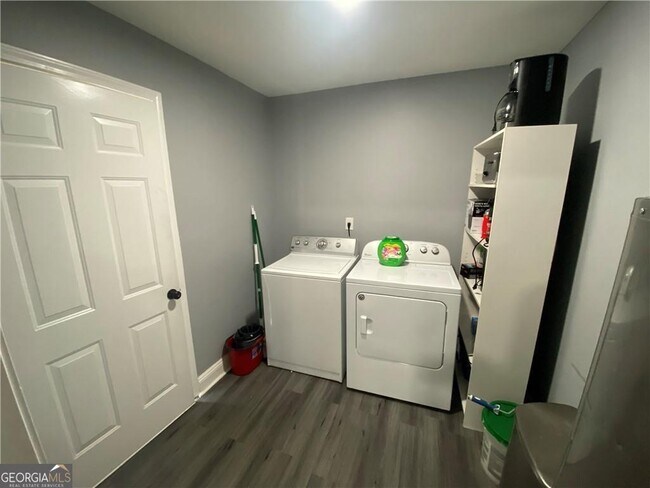 Building Photo - 318 Willowwind Dr