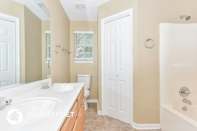 Building Photo - 405 Brookview Dr