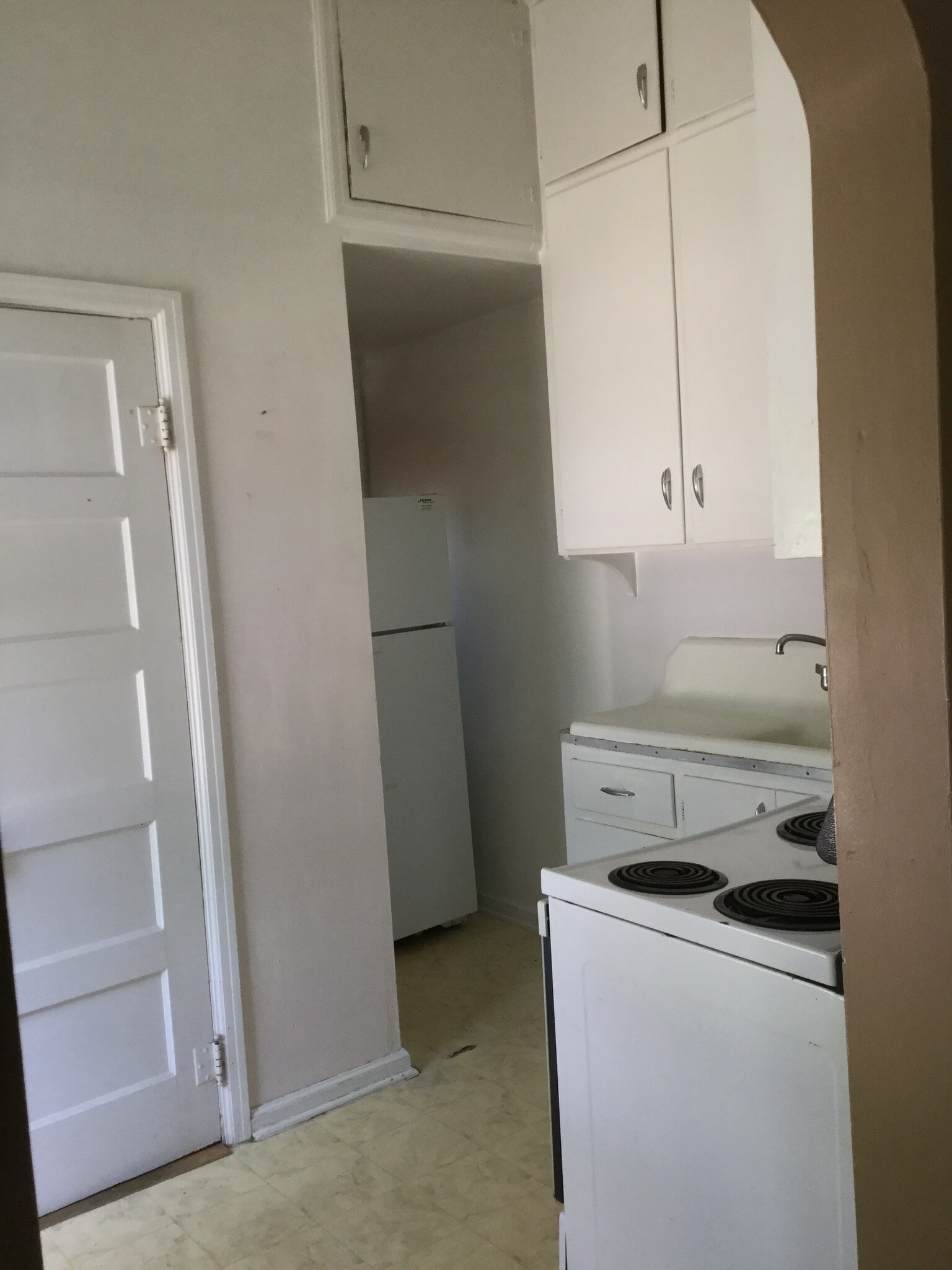 Kitchen - 719 East Fremont Street