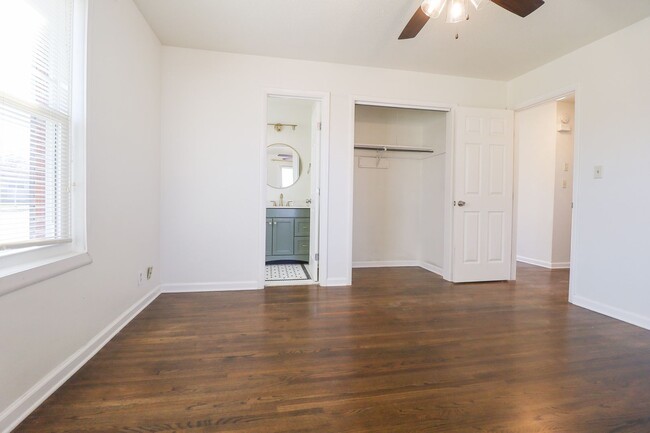 Building Photo - Updated 3 Bed / 1.5 Bath in Tulsa!