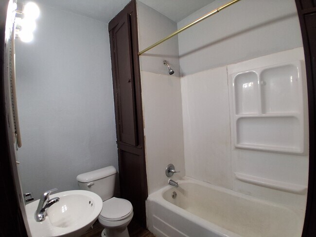 Building Photo - 1218 Chandler St