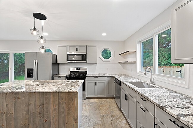 Building Photo - 409 Maiden Ln