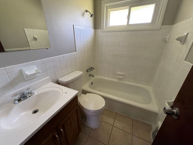 Building Photo - 457 Shepley Dr