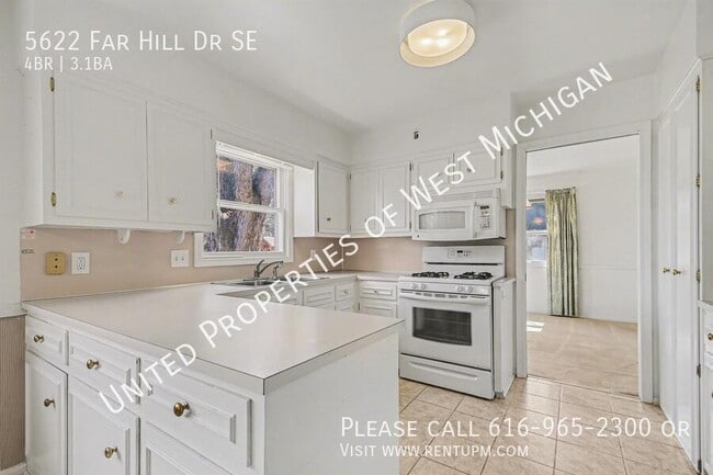 Building Photo - 5622 Far Hill Dr SE