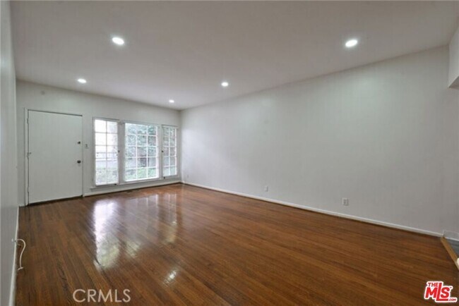 Building Photo - 149 Crescent Dr