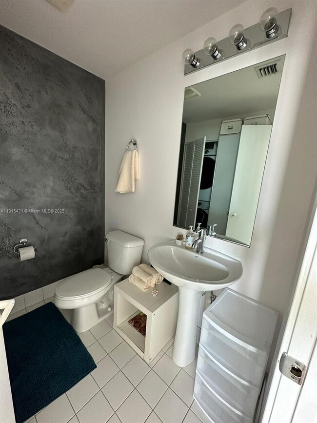 Building Photo - 888 Biscayne Blvd