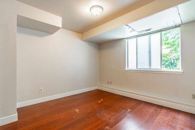 Building Photo - 2BR Apartment in Classic Capitol HIll Hous...
