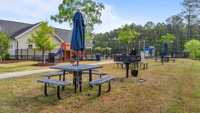 Building Photo - 2211 Montebell View Dr