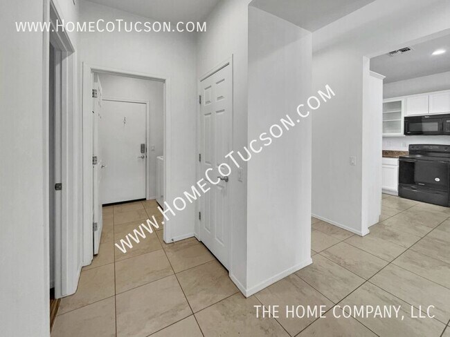 Building Photo - 34584 S Bronco Dr