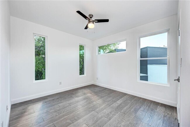 Building Photo - 6111 Begonia Cir