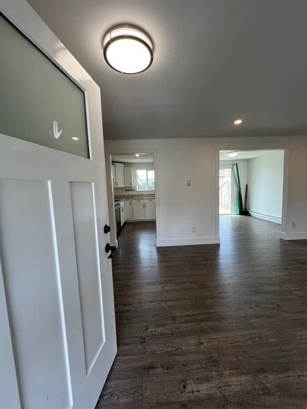 Entry (Bare) - 5326 Green Hills Ave NE