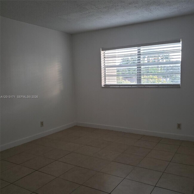 Building Photo - 1300 Moffett St