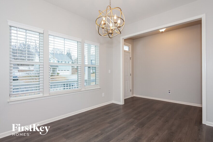 Building Photo - 5013 Thomasville Dr