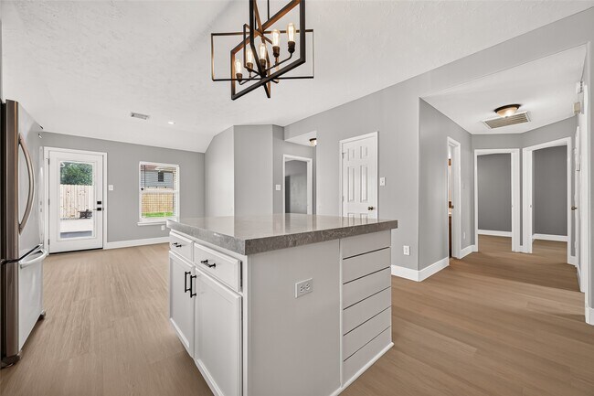 Building Photo - 22210 Bellow Glen Dr