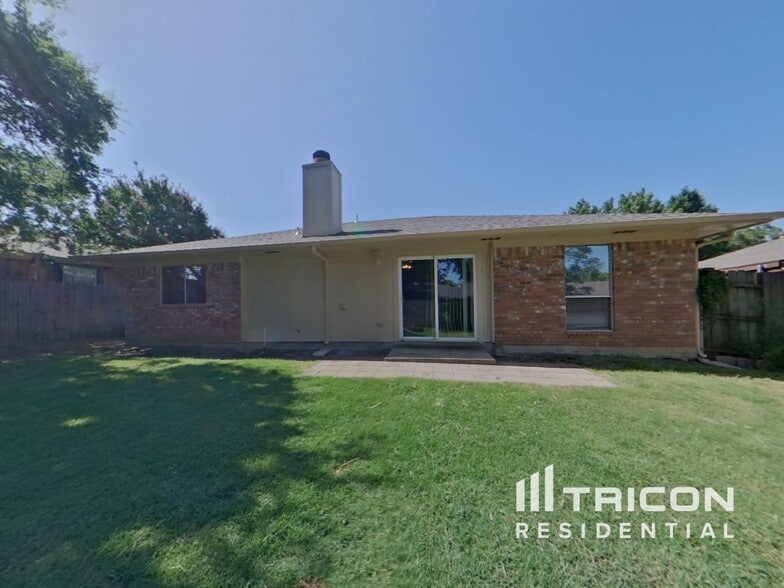 Building Photo - 8620 Santa Clara Dr