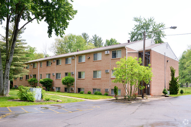 Building Photo - Maple Grove Apartments