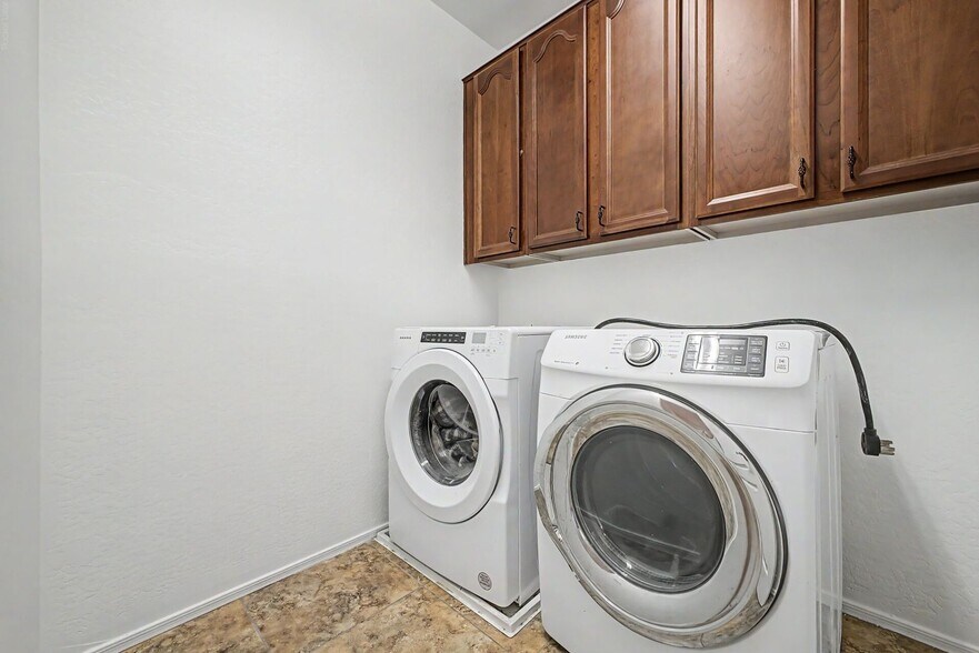 Building Photo - 4947 E Odessa Dr