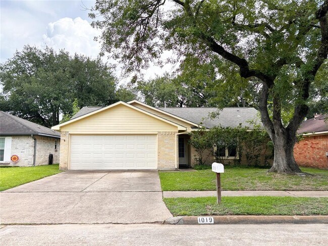 Primary Photo - 1019 Three Forks Dr
